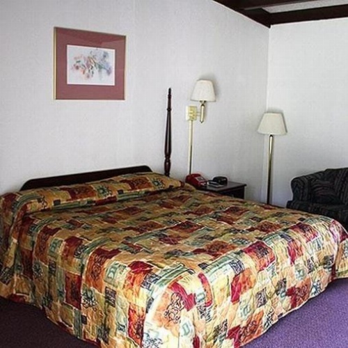 Hometown Inn Staunton image 11